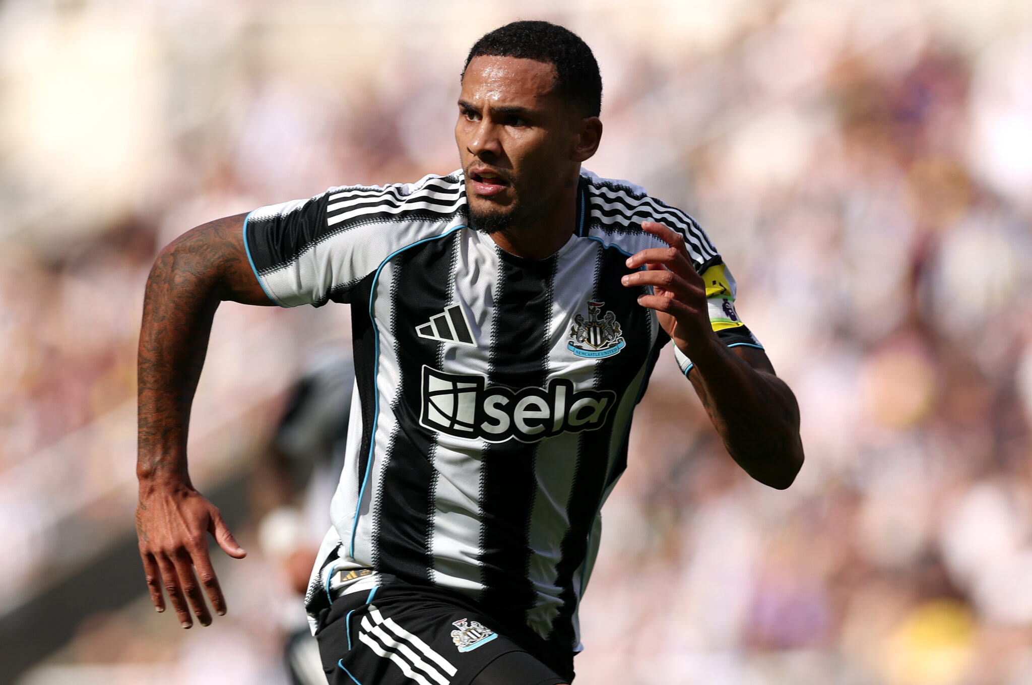 Newcastle Defender Lascelles to Leave After 12 Years at the Club