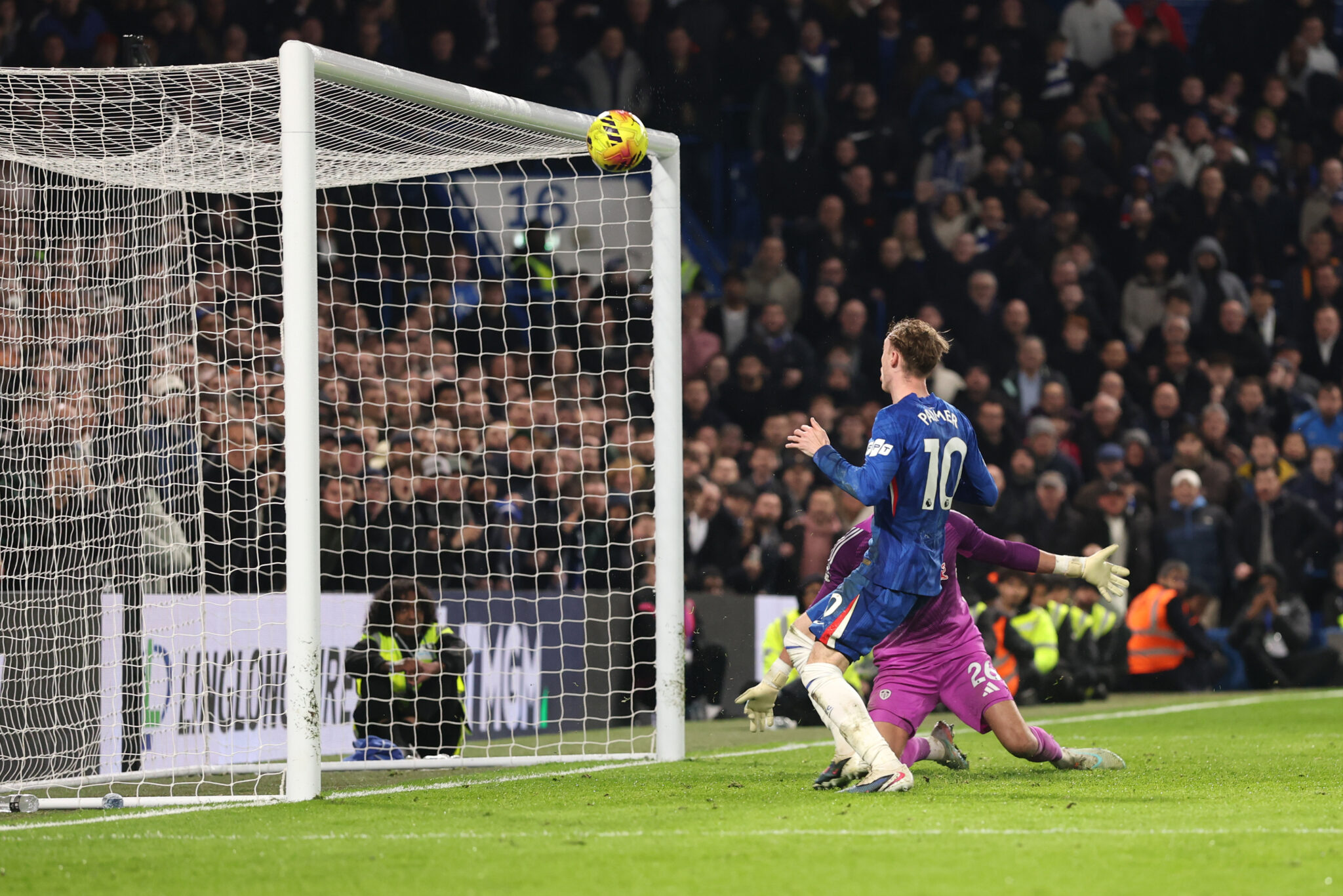 Rosenior Refers to Cole Palmer's Miss as a '1 in 1000' Chance