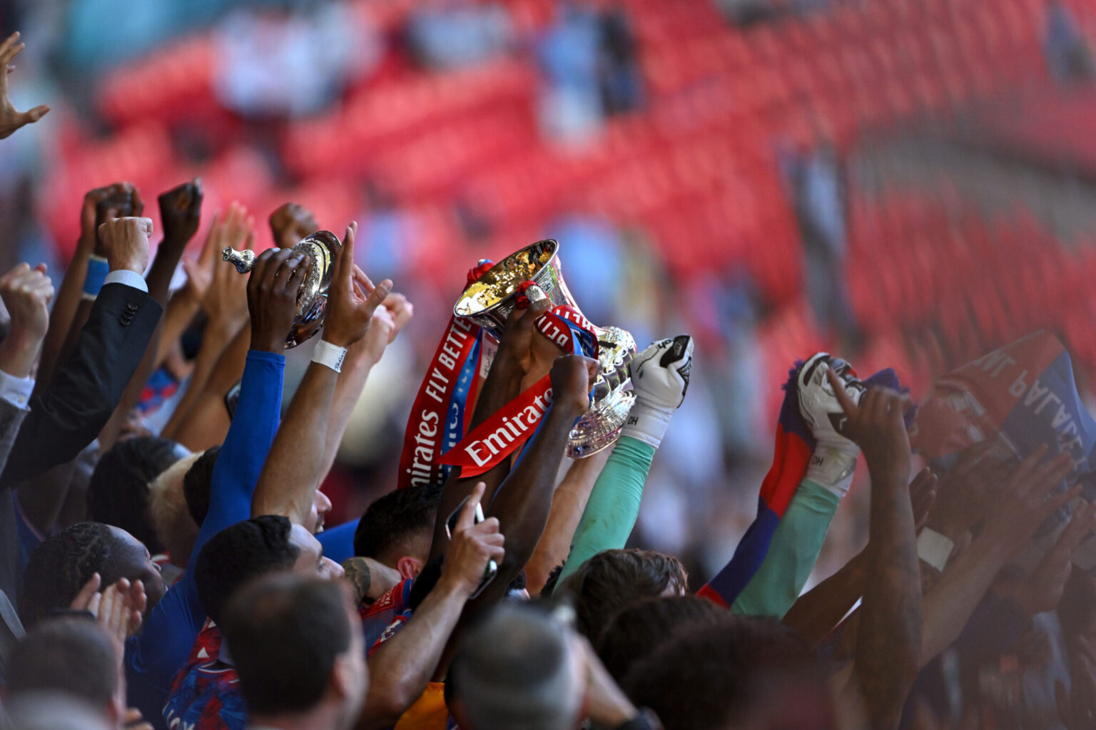 2025/26: Top Contenders for Victory