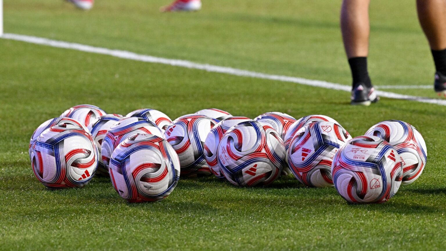 Eberechi Eze Shares Injury Update Following Arsenal vs. Bayer Leverkusen Match