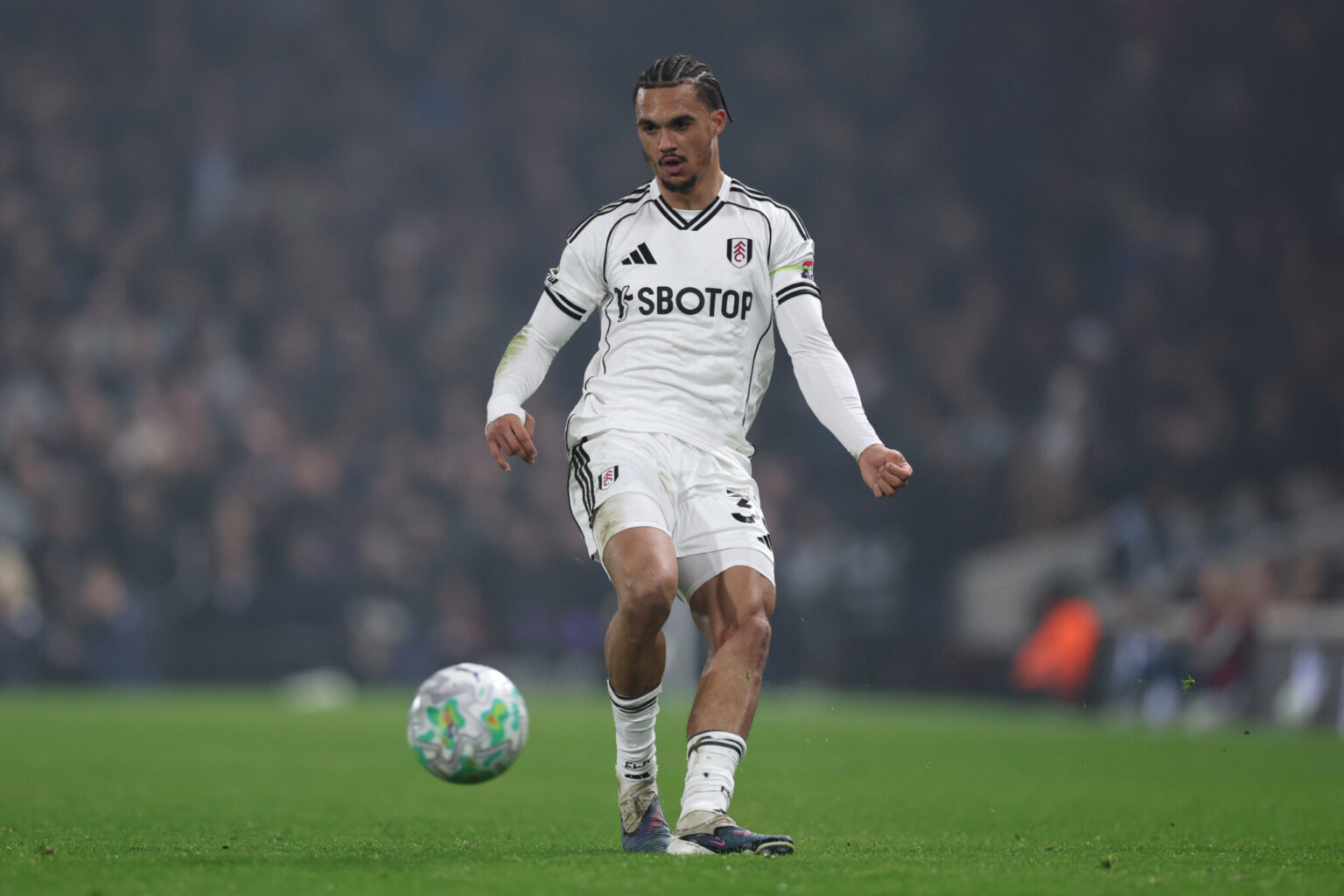 Fulham Defender Prefers Move to Liverpool Over Manchester United Fulham Defender Prefers Move to Liverpool Over Manchester United
