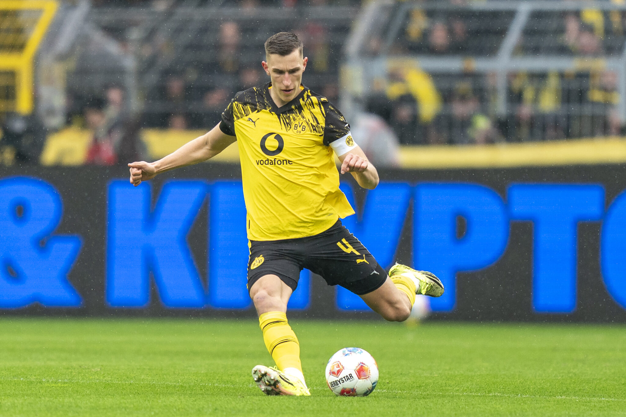 Liverpool Transfer Target to Sign New Deal with Dortmund