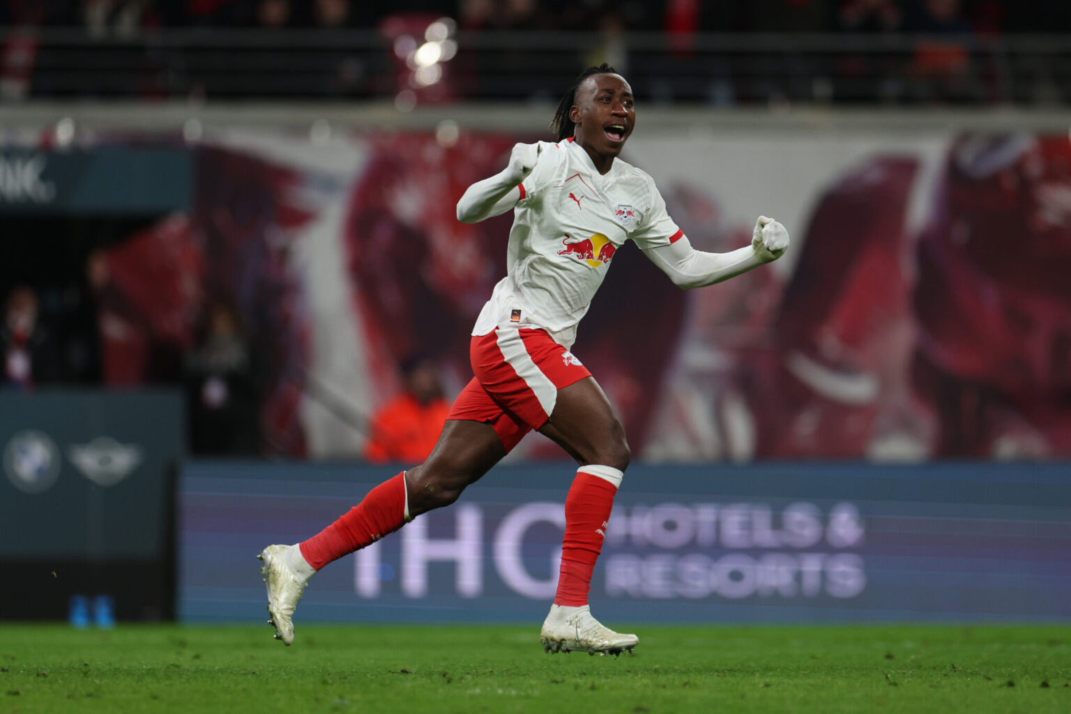 Man Utd and Liverpool Benefit as Bayern Scales Back Interest in Diomande