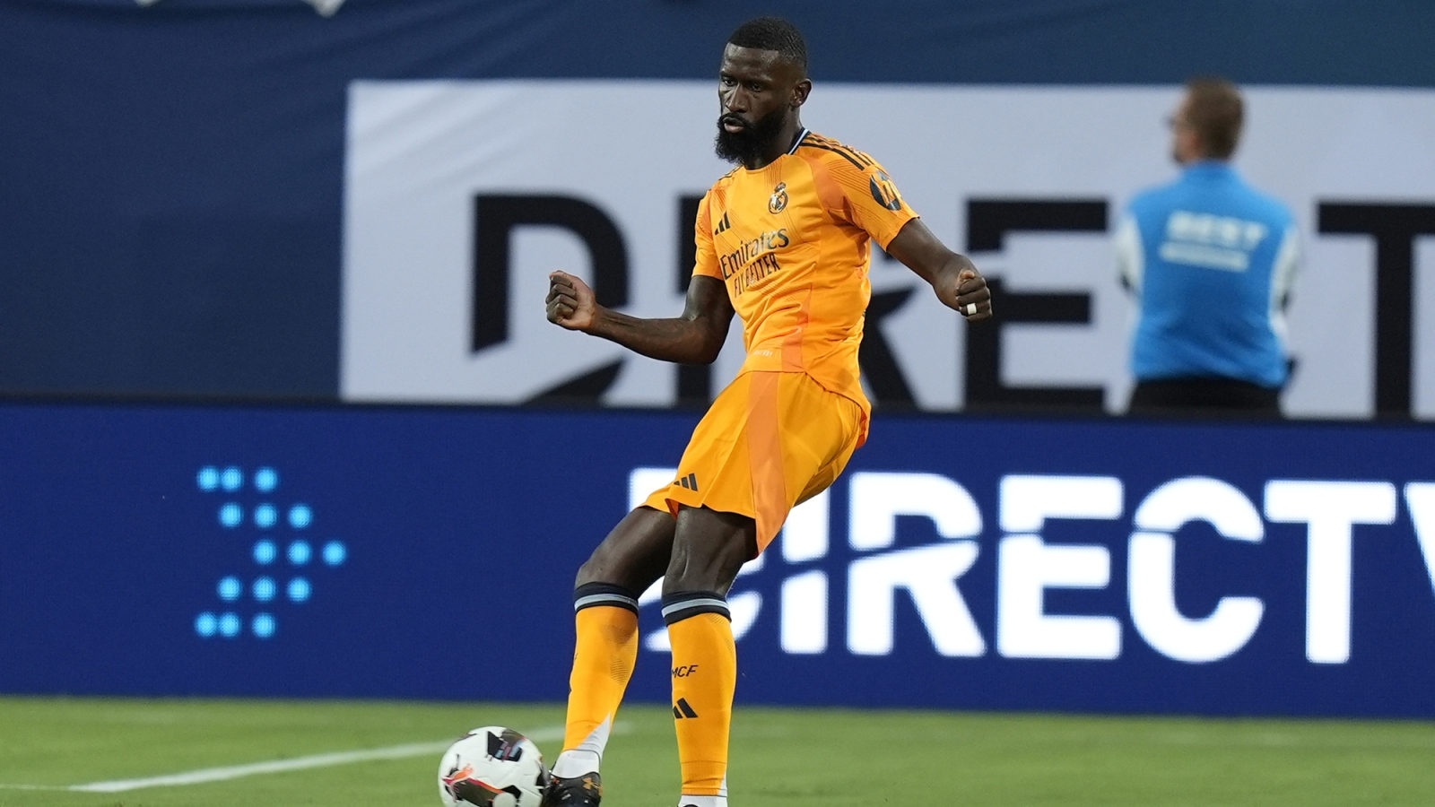 Manchester United Considers Free Transfer for Real Madrid Defender