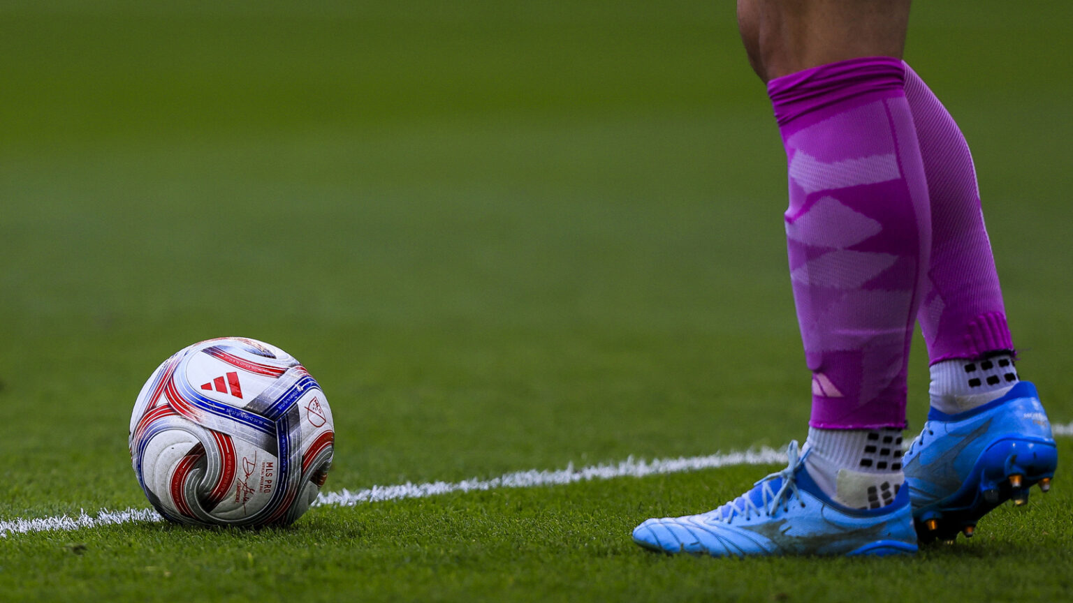 Manchester United Eyes Eintracht Frankfurt Pair