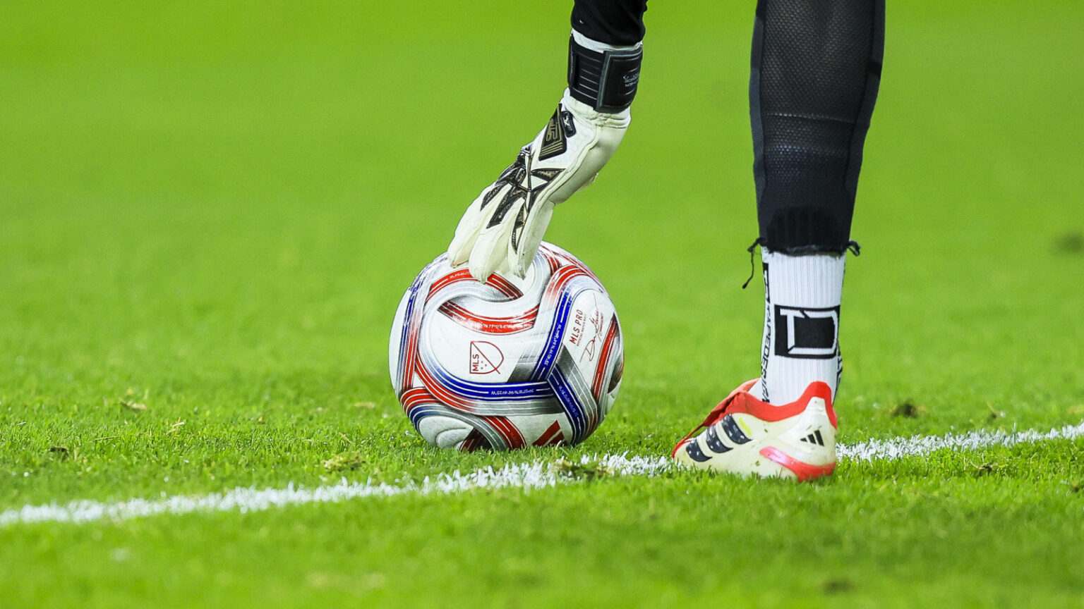 Manchester United Sets Sights on PSG Forward for Summer 2026 Transfer