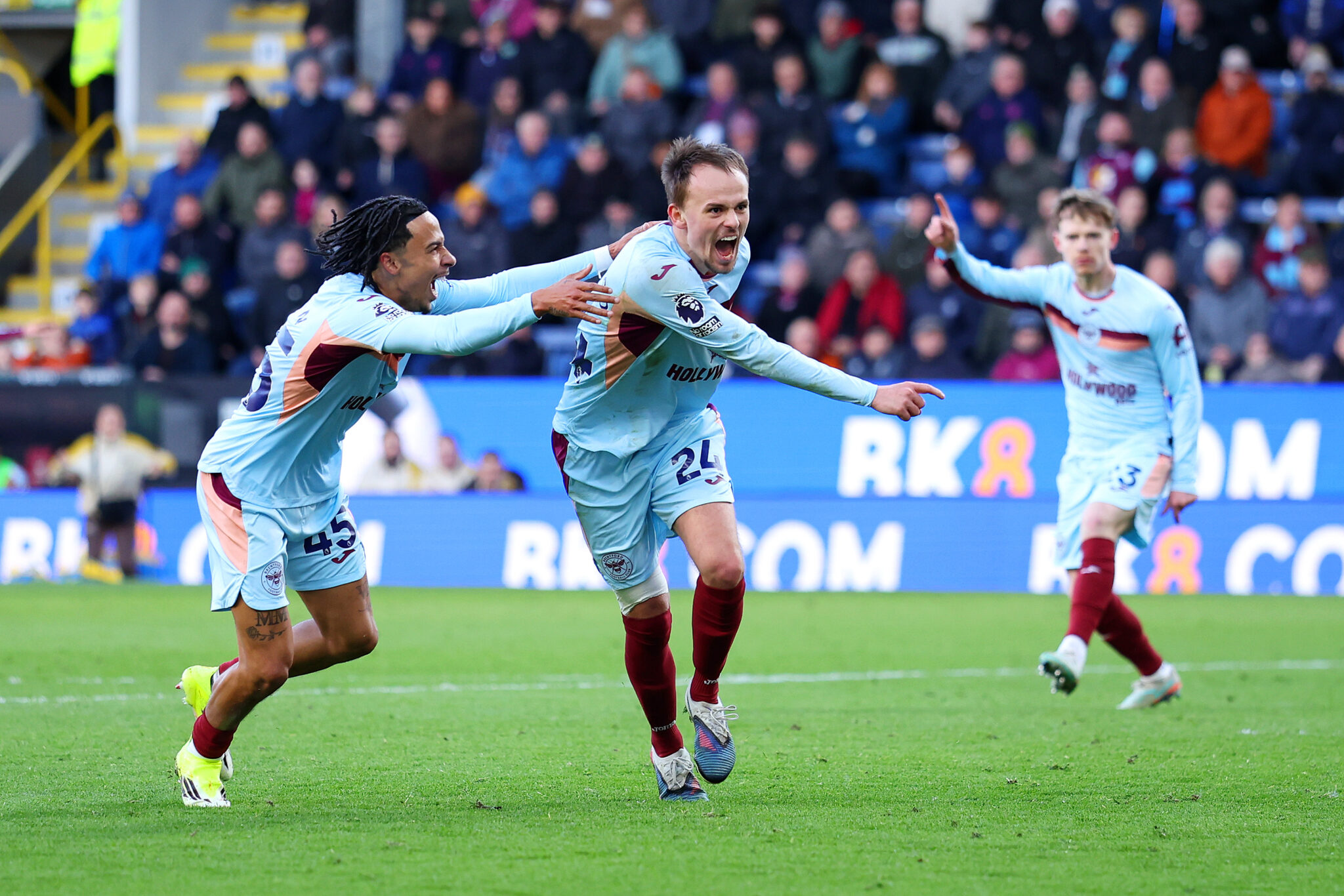 Premier League Team of the Week: Featuring Pickford, Damsgaard, and Iwobi
