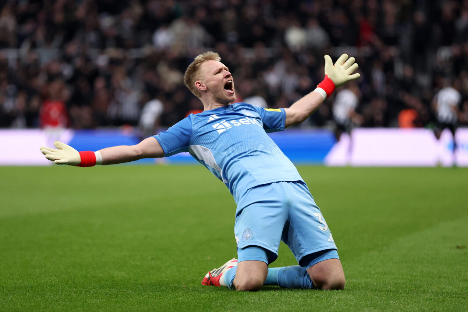 Ramsdale Praises Newcastle Fans Following Victory Over Manchester United