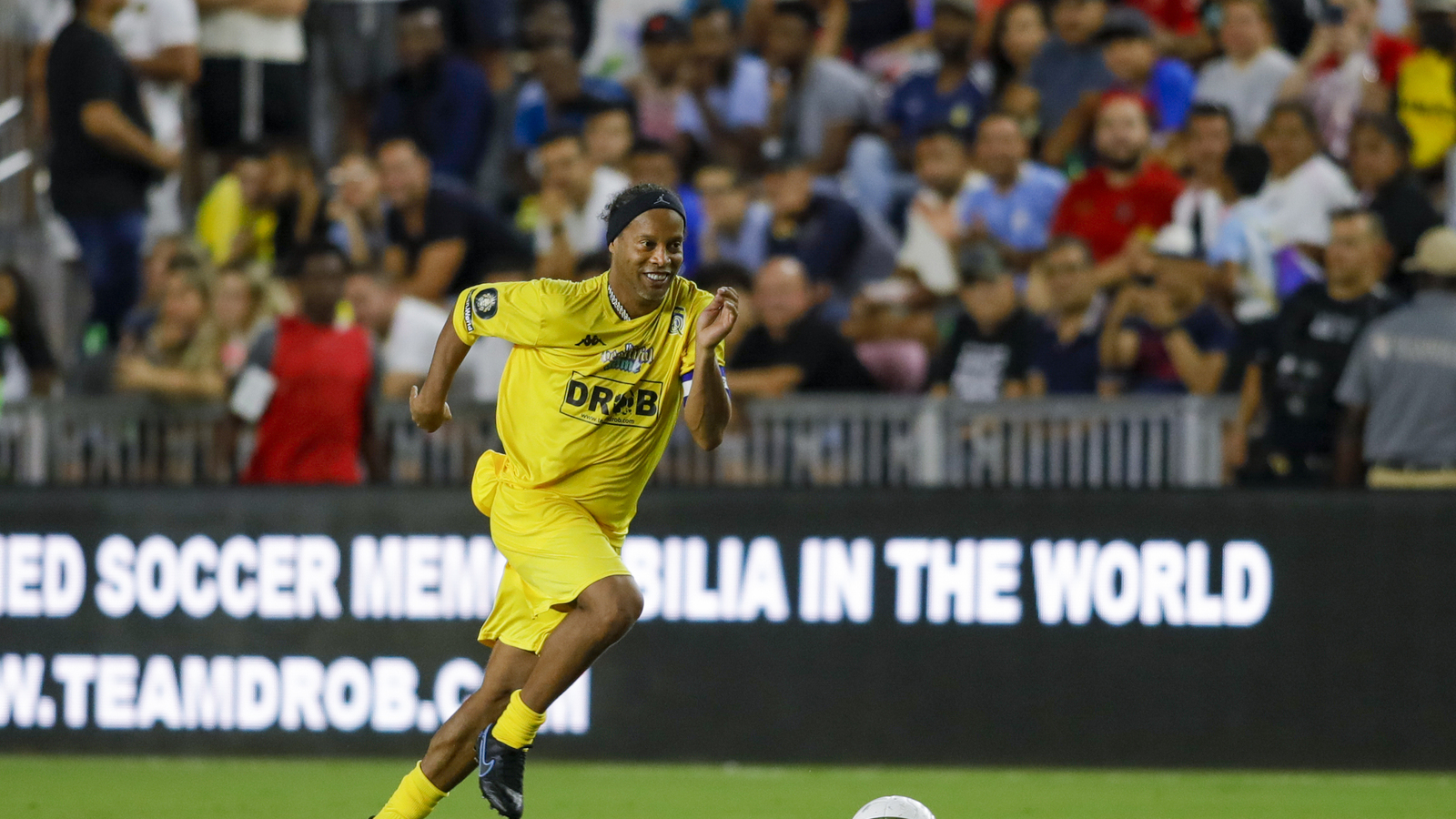 Ronaldinho Teams Up with Former Manchester United Stars for England Match