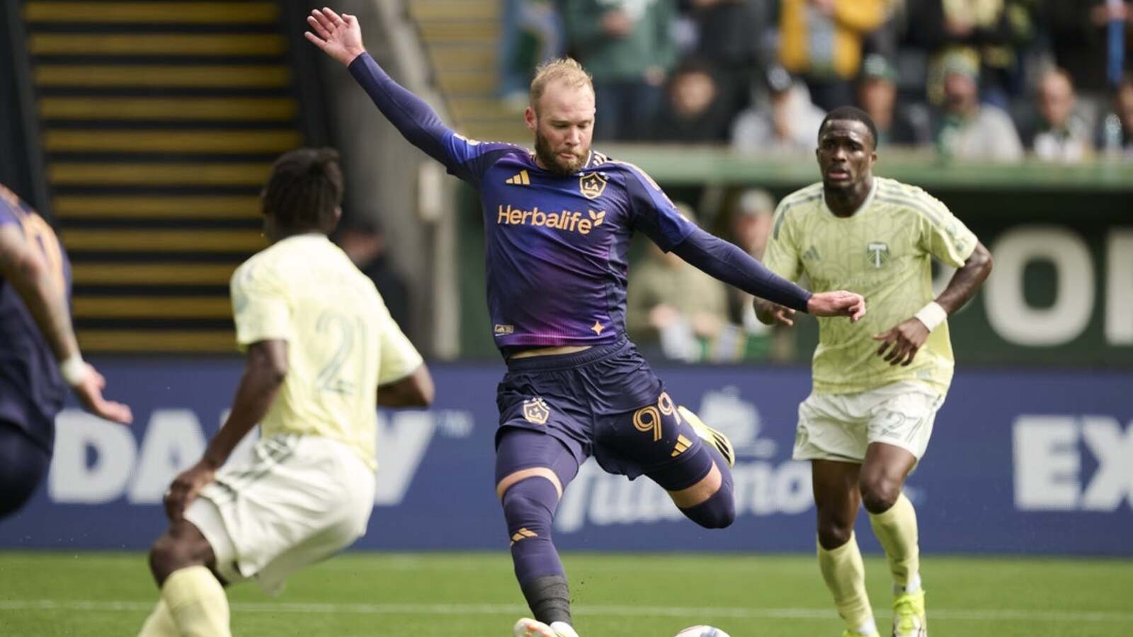 Timbers Hold Galaxy to Draw Despite Early Red Card