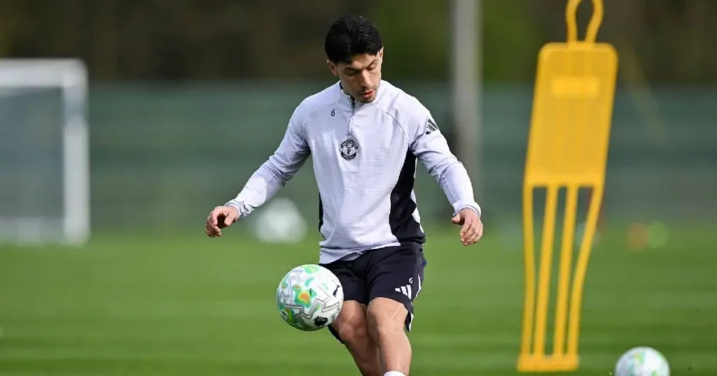 മാഞ്ചസ്റ്റർ യുണൈറ്റഡ് പരിക്ക്: മാർട്ടിനെസ്, ഡി ലിറ്റ് എന്നിവരുടെ അവസ്ഥയിൽ അപ്‌ഡേറ്റ് നൽകി കറിക്