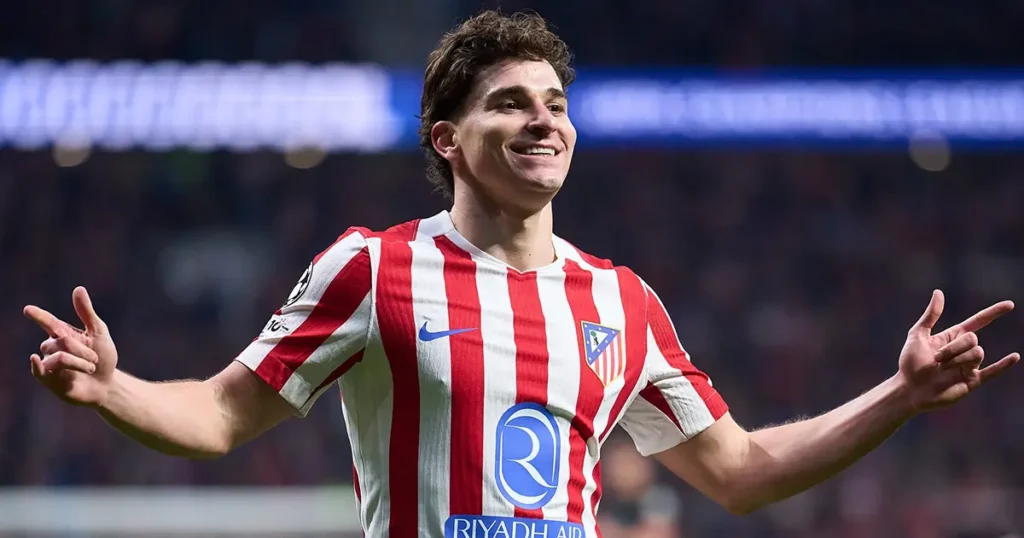 ചാമ്പ്യൻസ് ലീഗ് പോരാട്ടത്തിന് പിന്നാലെ ജൂലിയൻ അൽവാരസിനെ സ്വന്തമാക്കാൻ ബാഴ്‌സലോണ; ചർച്ചകൾക്ക് സാധ്യതയെന്ന് റിപ്പോർട്ട്