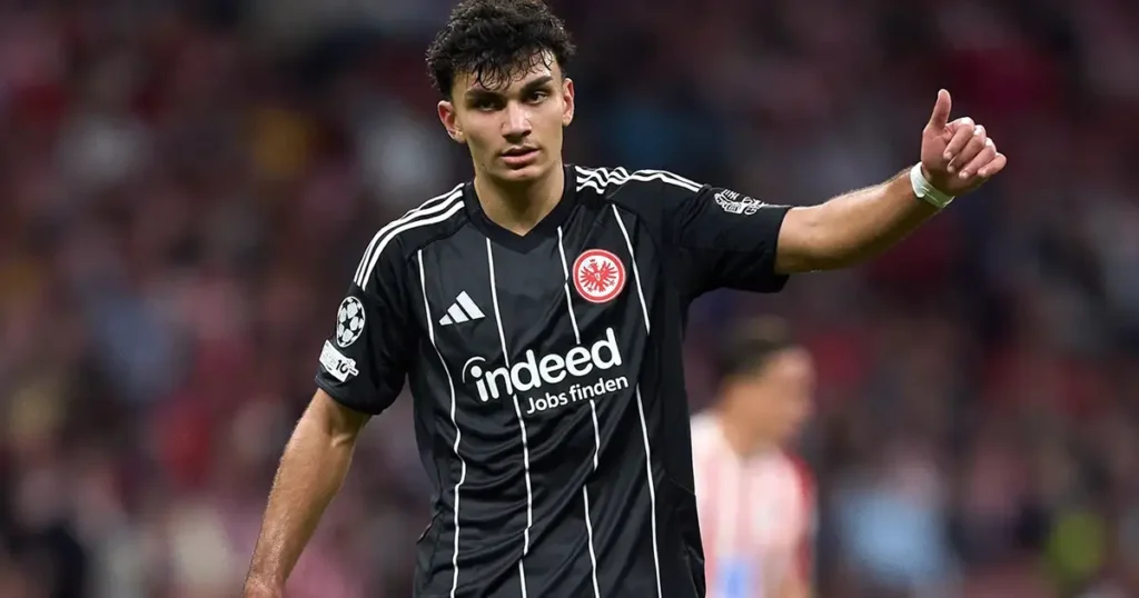 ഐൻട്രാക്റ്റ് ഫ്രാങ്ക്ഫർട്ടുമായുള്ള അനിശ്ചിതത്വം; കൻ ഉസുൻ ഗലാറ്റസരെയുടെ പ്രധാന ട്രാൻസ്ഫർ ലക്ഷ്യം