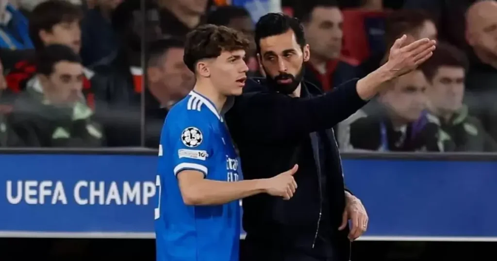 Champions League: भविष्य तय करने वाले मुकाबले से पहले मिडफील्ड विकल्पों पर विचार कर रहे अल्वारो अर्बेलोआ Champions League: भविष्य तय करने वाले मुकाबले से पहले मिडफील्ड विकल्पों पर विचार कर रहे अल्वारो अर्बेलोआ