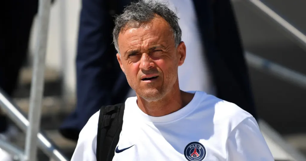 മാഞ്ചസ്റ്റർ യുണൈറ്റഡ് പരിശീലക സ്ഥാനം: ലൂയിസ് എൻറിക്വെയും മറ്റ് 3 മാനേജർമാരും പരിഗണനയിലില്ലെന്ന് റിപ്പോർട്ട്