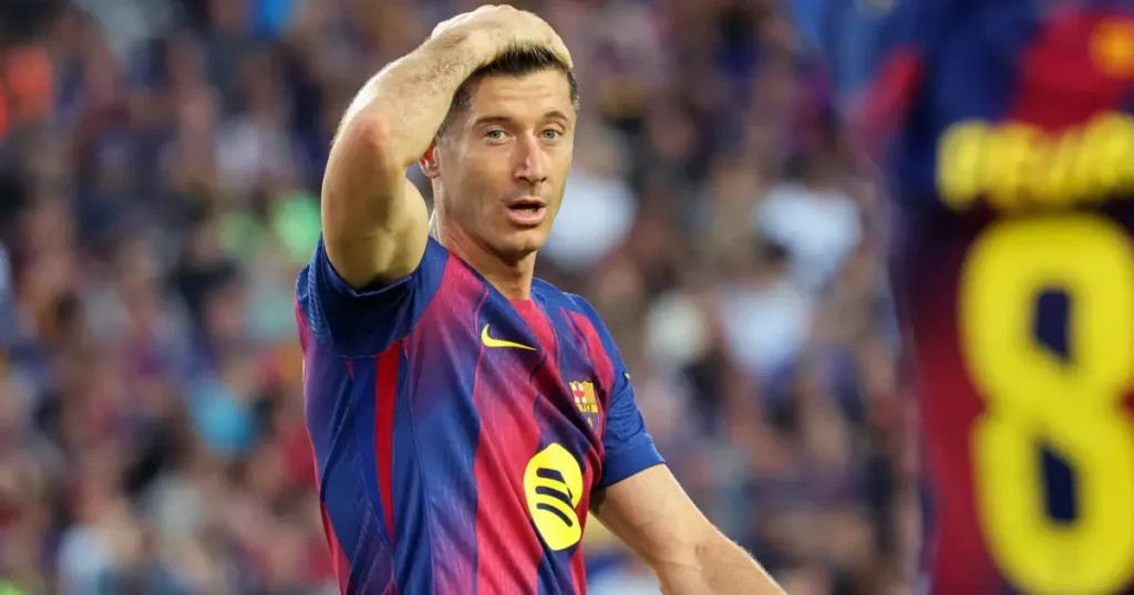 കരാർ പുതുക്കാനുള്ള ബാഴ്സലോണയുടെ ആദ്യ ഓഫറിൽ റോബർട്ട് ലെവൻഡോവ്സ്കി അതൃപ്തൻ: റൊമാനോ