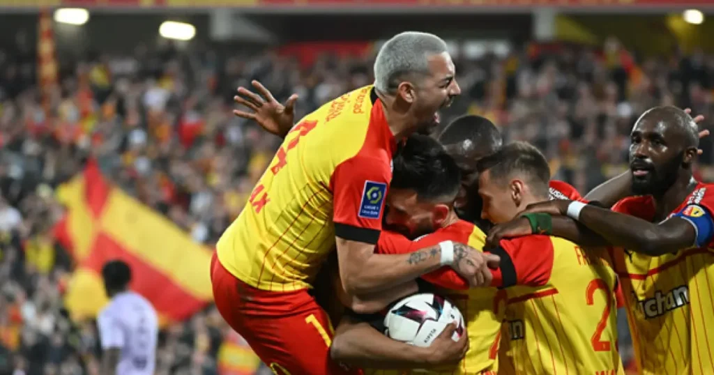 പത്തുപേരുമായി പൊരുതി വിജയം; ടുളൂസിനെ തകർത്ത് ലെൻസ് പിഎസ്‌ജിയുമായുള്ള അകലം കുറച്ചു