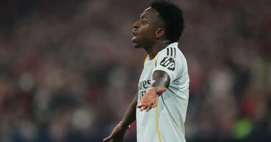 മെസ്സിയും നെയ്മറുമായി താരതമ്യം ചെയ്യാനായിട്ടില്ല; വിനീഷ്യസിനെതിരെ മിറാൻഡ