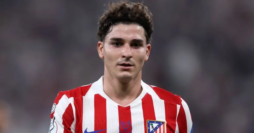 ജൂലിയൻ ആൽവാരസിനെ ബാഴ്സലോണ ടീമിലെത്തിക്കണമെന്ന് സെർജിയോ അഗ്യൂറോ