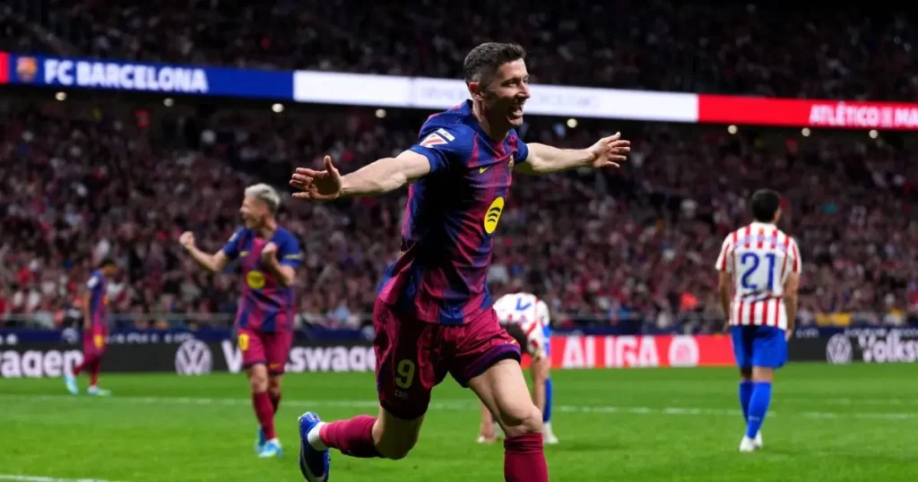 റോബർട്ട് ലെവൻഡോവ്സ്കിയുടെ കരാർ പുതുക്കൽ: ബാഴ്‌സലോണയുമായി ചർച്ചയ്ക്ക് ഏജന്റ് സഹാവി എത്തുന്നു