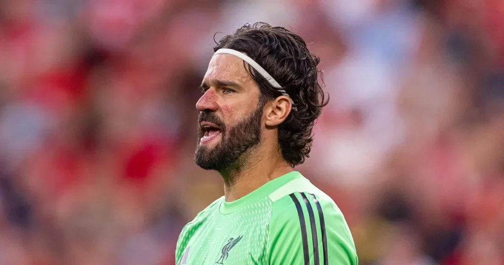 മേയ് 3-ലെ മാഞ്ചസ്റ്റർ യുണൈറ്റഡ് പോരാട്ടത്തിന് തിരിച്ചെത്താൻ ലക്ഷ്യമിട്ട് ആലിസൺ