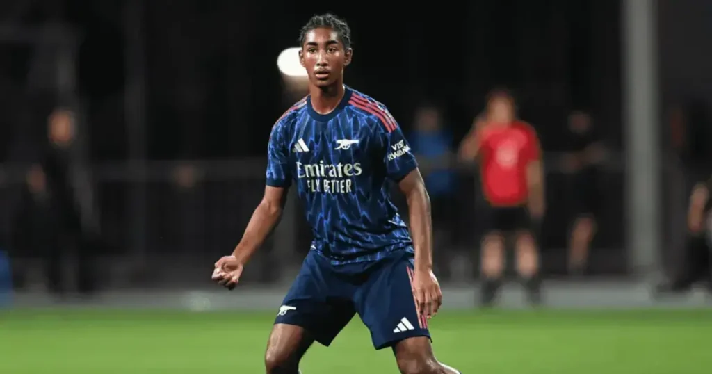 Premier League: 16 साल के सेंटर-बैक सैल्मन ने आर्सेनल के साथ प्री-कॉन्ट्रैक्ट साइन किया