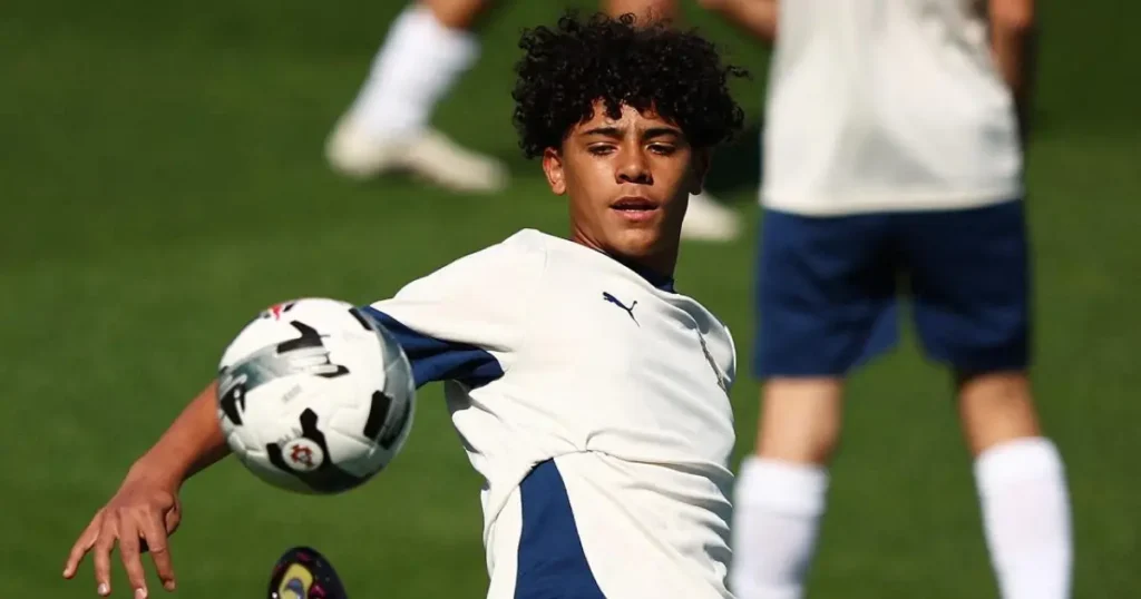 അടുത്ത സീസൺ മുതൽ അൽ നസർ ഫസ്റ്റ് ടീം പരിശീലനത്തിൽ ക്രിസ്റ്റ്യാനോ റൊണാൾഡോ ജൂനിയറും പങ്കെടുത്തേക്കും