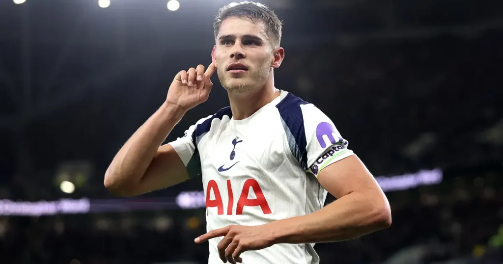 ലിവർപൂൾ രംഗത്തുണ്ടെങ്കിൽ മിക്ക് വാൻ ഡി വെൻ മാഞ്ചസ്റ്റർ യുണൈറ്റഡിനേക്കാൾ മുൻഗണന നൽകുക ലിവർപൂളിനെന്ന് റിപ്പോർട്ട്