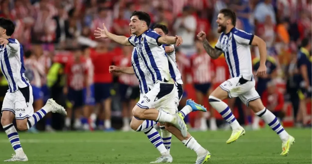 റിയൽ സോസിദാർഡ് പ്രതിരോധതാരം ജോൺ മാർട്ടിനെ വിൽക്കില്ല; ബാഴ്‌സലോണയ്ക്കും റയൽ മാഡ്രിഡിനും തിരിച്ചടി