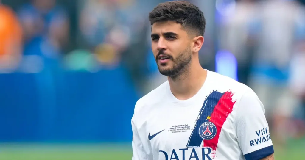 അഞ്ചേഴ്സിനെതിരായ മത്സരത്തിൽ ബെറാൾഡോയെ മിഡ്ഫീൽഡറാക്കി; താരത്തെ ബുസ്കെറ്റ്സുമായി ഉപമിച്ച് ലൂയിസ് എൻറിക്വെ