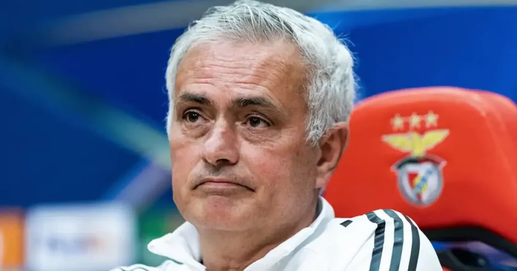 റയൽ മാഡ്രിഡിലേക്ക് മടങ്ങാൻ താൽപ്പര്യമെന്ന് ജോസെ മൗറീഞ്ഞോ; പുതിയ പരിശീലകനെ തേടി ക്ലബ്ബ്