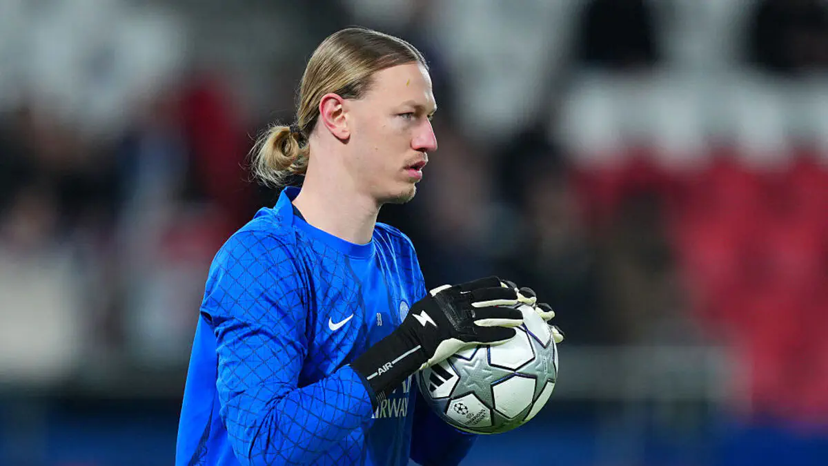 A dreadful mistake! PSG goalkeeper gifts a goal