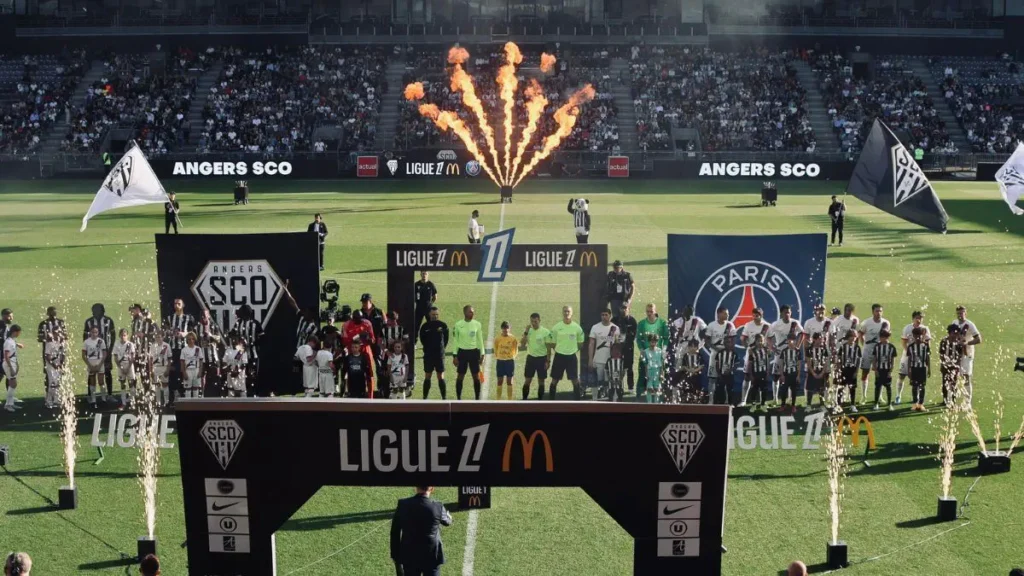 Referee Rules Out Controversial Goal for PSG Due to Offside