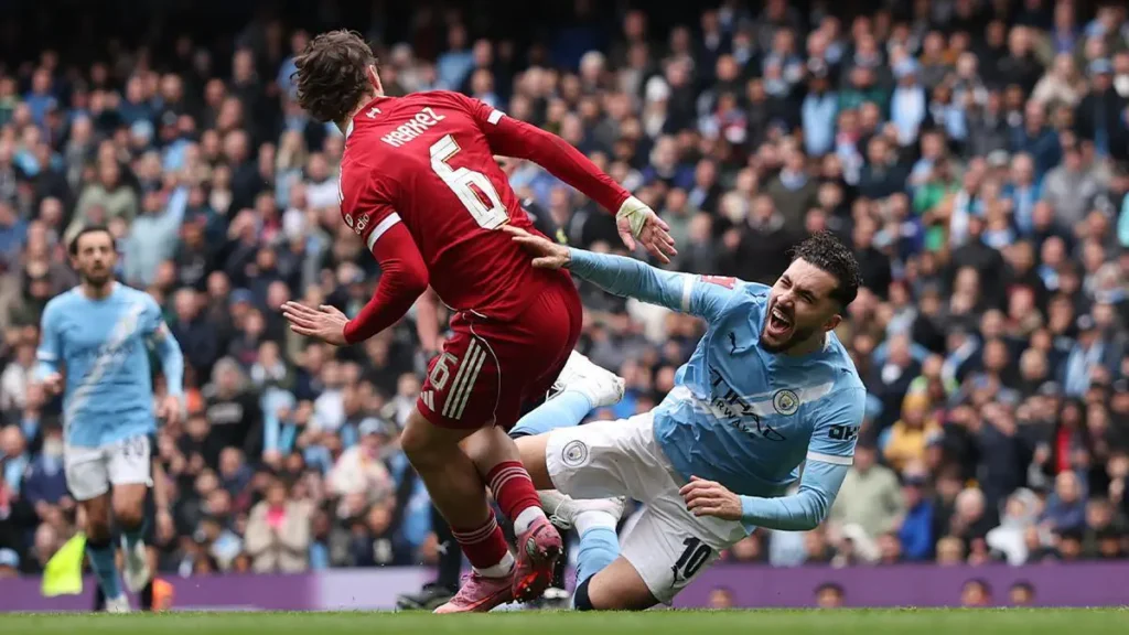 Referee’s Controversial Call: No Penalty for Manchester City in Liverpool Match Referee’s Controversial Call: No Penalty for Manchester City in Liverpool Match
