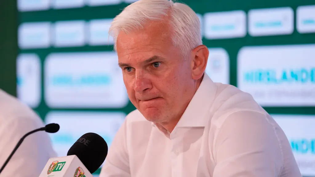 Renowned Polish coach Jacek Magiera passes away at 49 Renowned Polish coach Jacek Magiera passes away at 49