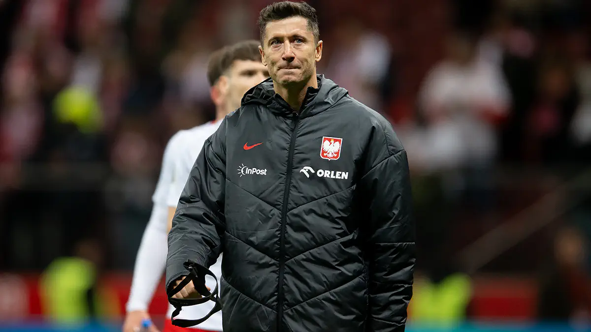 This hurts. Robert Lewandowski breaks down in tears after Poland