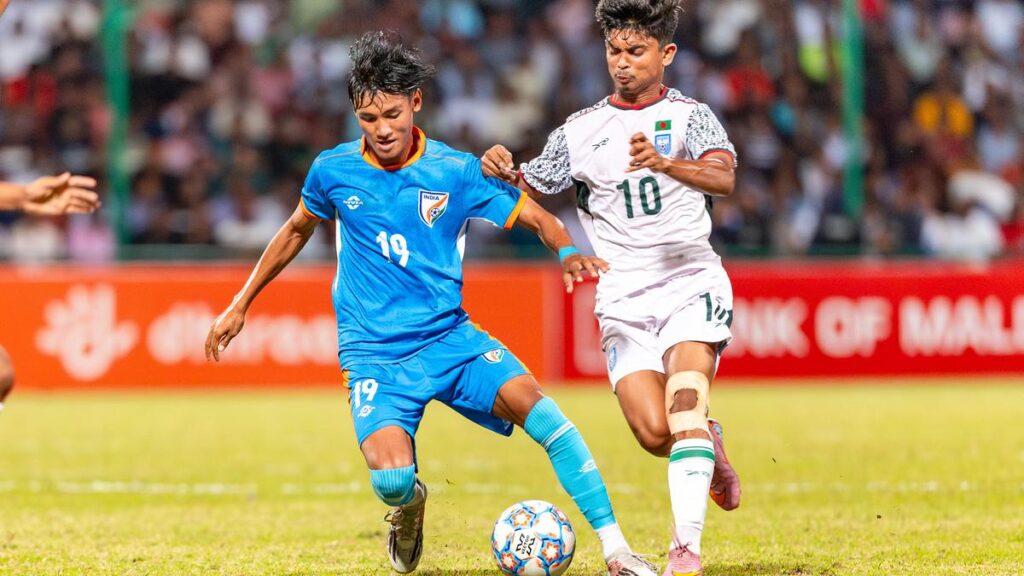 SAFF U-20 ഫുട്ബോൾ: ഫൈനലിൽ ഇന്ത്യ ബംഗ്ലാദേശിനോട് തോറ്റത് എങ്ങനെ? കാരണങ്ങൾ ഇതൊക്കെയാണ് SAFF U-20 ഫുട്ബോൾ: ഫൈനലിൽ ഇന്ത്യ ബംഗ്ലാദേശിനോട് തോറ്റത് എങ്ങനെ? കാരണങ്ങൾ ഇതൊക്കെയാണ്