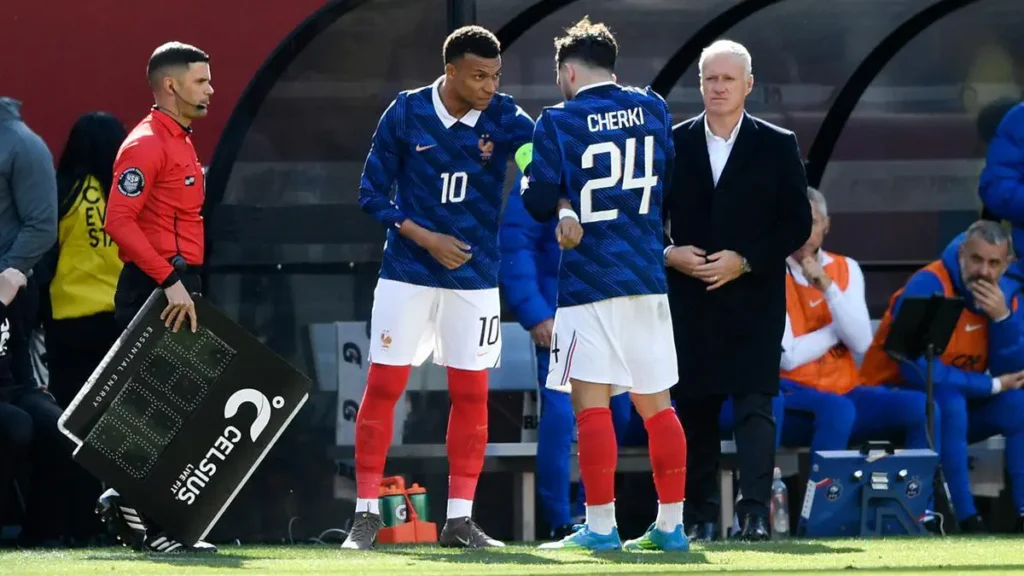 Scandal Hits French National Team as Mbappé Seemingly Grabs Captain’s Armband from Kanté