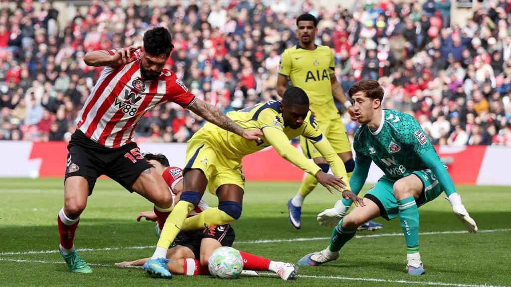 VAR Denies Tottenham a Crucial Penalty in Match Against Sunderland VAR Denies Tottenham a Crucial Penalty in Match Against Sunderland