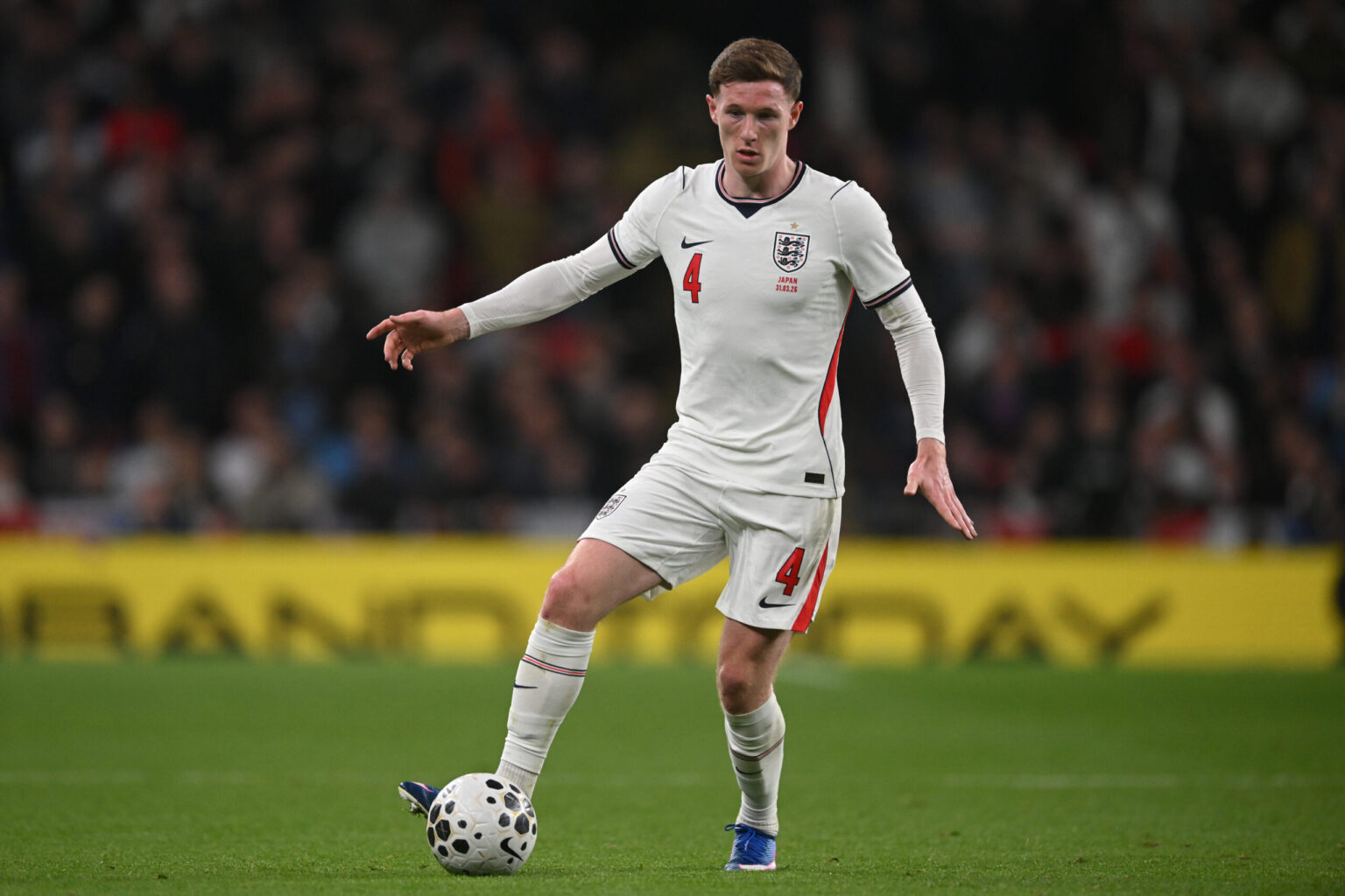 നോട്ടിംഗ്ഹാം താരം മോർഗൻ ഗിബ്സ്-വൈറ്റിനെ സ്വന്തമാക്കാൻ മാഞ്ചസ്റ്റർ സിറ്റി ഒരുങ്ങുന്നു