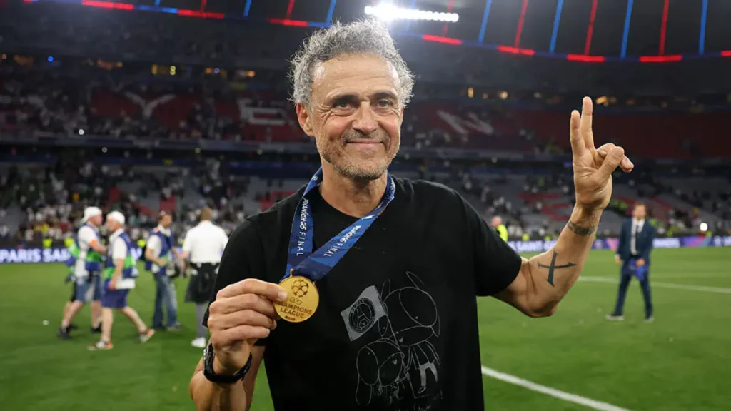 പിഎസ്‌ജി പരിശീലകൻ ലൂയിസ് എൻറിക്കെയുടെ കരാർ നീട്ടുന്നു