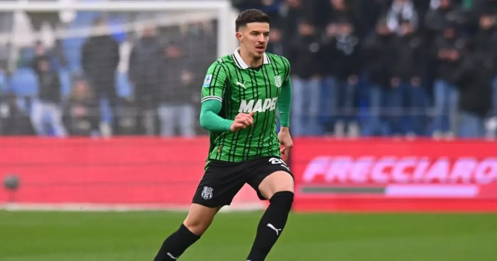 സസ്യൂളോ ഡിഫൻഡർ താരിക് മുഹറമോവിച്ചുമായുള്ള കരാറിൽ ഇന്റർ മിലാൻ ധാരണയിലെത്തി