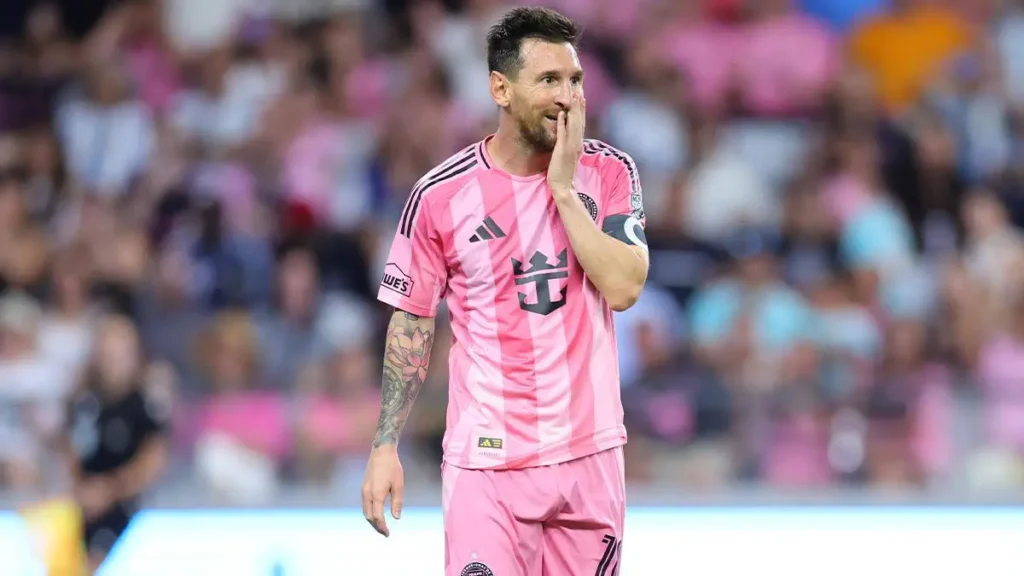 ‘I’m with you’ – Lionel Messi speaks to his new club teammates
