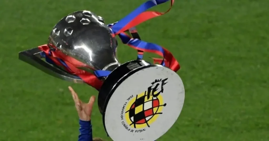 La Liga: रविवार को एल क्लासिको जीतते ही बार्सिलोना को मिलेगी ट्रॉफी