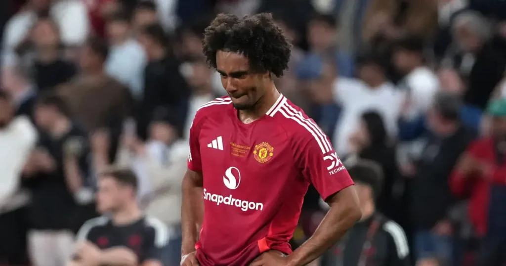 Premier League: माइकल कैरिक ने जोशुआ ज़र्कज़ी का बचाव किया, खराब प्रदर्शन पर नहीं की आलोचना
