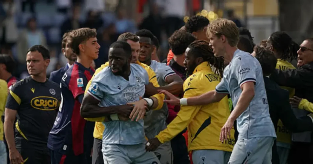 Serie A: उदिनेसे के डेविस ने कैग्लियारी के डोसेना पर नस्लभेदी टिप्पणी का लगाया आरोप