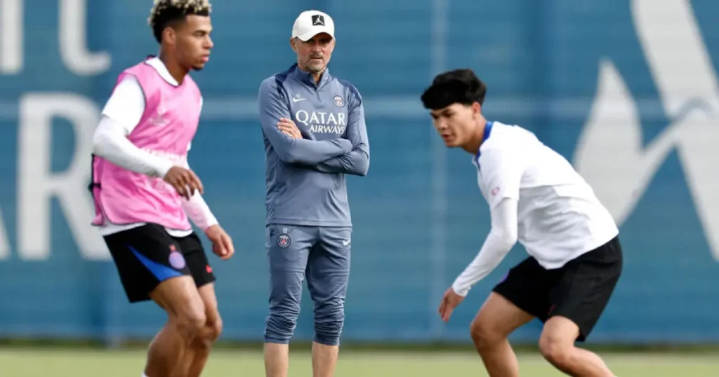 Champions League: लुइस एनरिक ने ट्रेनिंग में PSG को दो टीमों में बांटा, 2 खिलाड़ी रहे नदारद Champions League: लुइस एनरिक ने ट्रेनिंग में PSG को दो टीमों में बांटा, 2 खिलाड़ी रहे नदारद