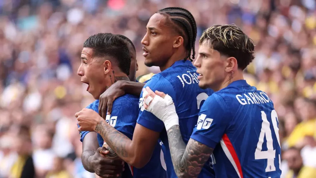 Arsenal faces off against Manchester City for Chelsea star