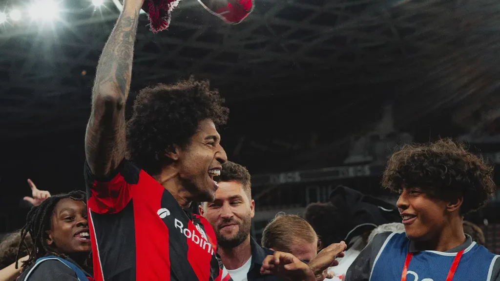 Bayern welcomes new coach as Nice legend retires