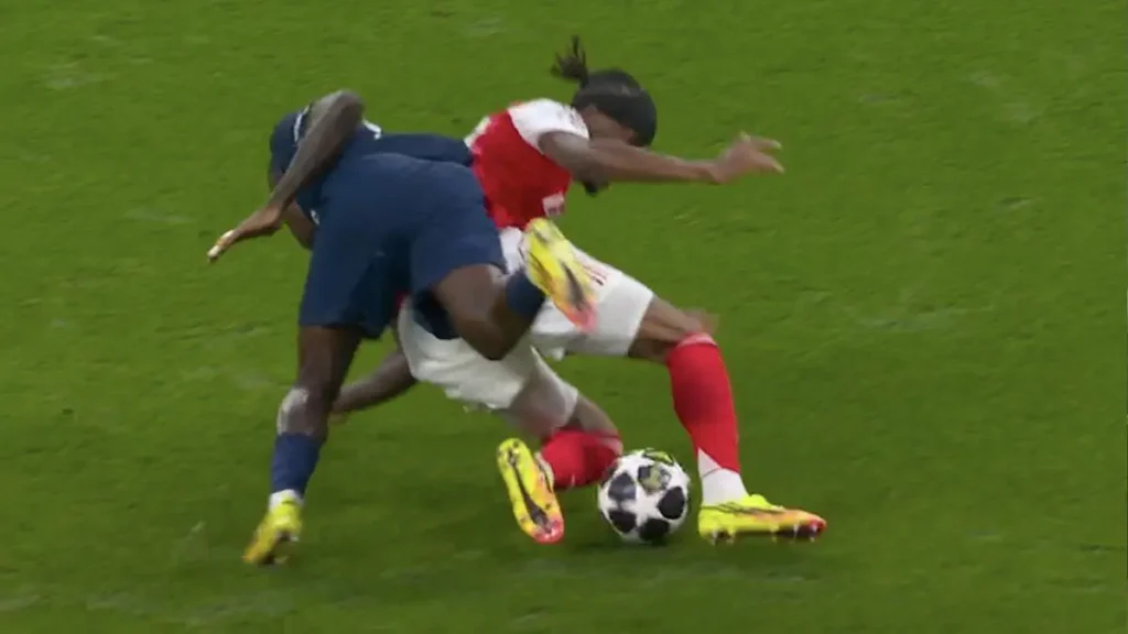 Champions League Final Drama: Arsenal Players Rally for Penalty in Extra Time, but Referee Declines